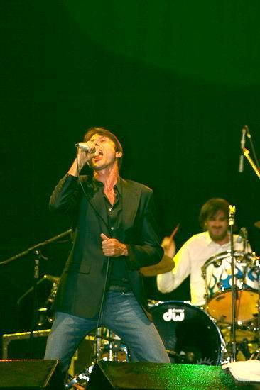 图文山羊皮主唱brettanderson激情献唱