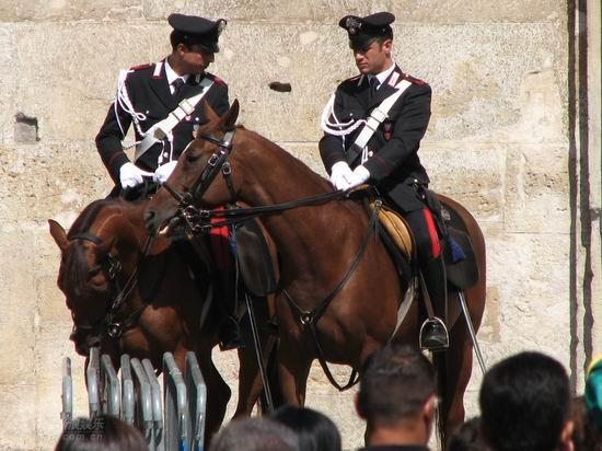 8号晚21点),歌王帕瓦罗蒂的葬礼将在他的家乡,意大利小城摩德纳举行