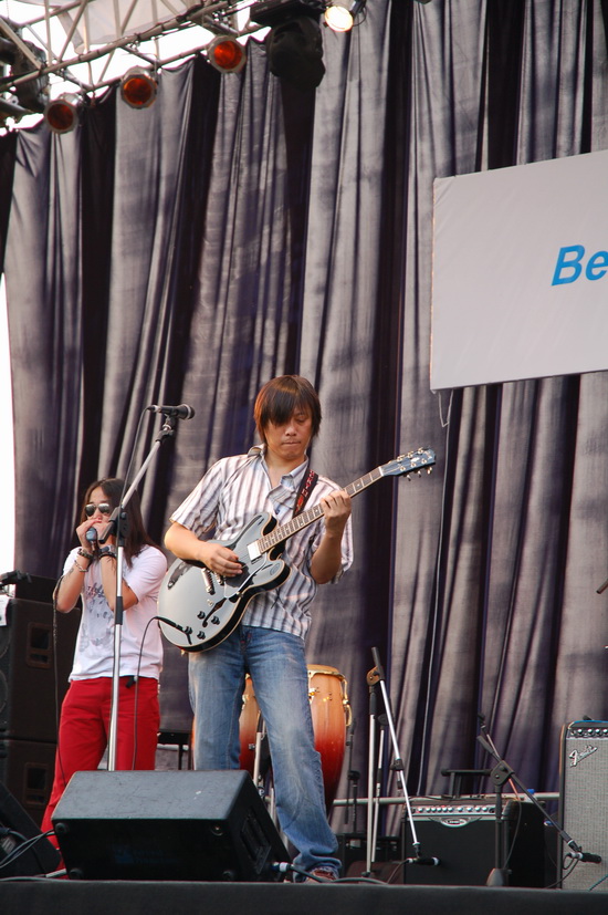 图文:北京爵士音乐节 沙子乐队登台献唱(5)