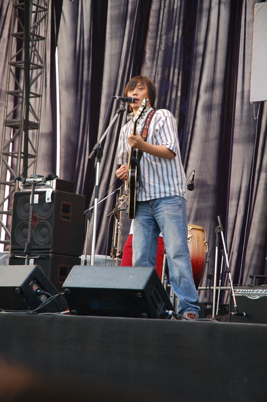 图文:北京爵士音乐节 沙子乐队登台献唱(7)