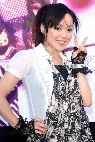 港台音乐 正文  新浪娱乐讯 许慧欣 (听歌,blog) 妹妹ivy许嘉凌近日签