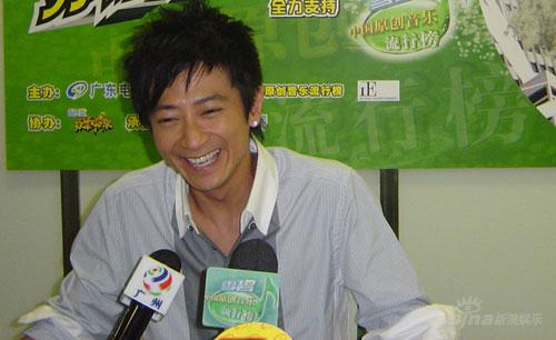 广东话大碟《so far so…close》,9月24号晚,孙耀威来到广东广播中心