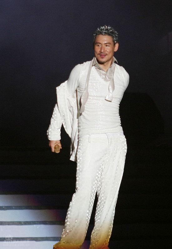 新浪音乐讯 2007年9月30晚,张学友在北京丰台体育馆举行个人演唱会,他