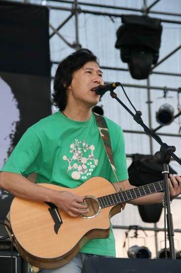 图文:雪山音乐节第二天 马条和小不点乐队(7)