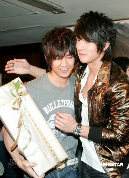 图文吴尊生日会炎亚伦送按摩棒