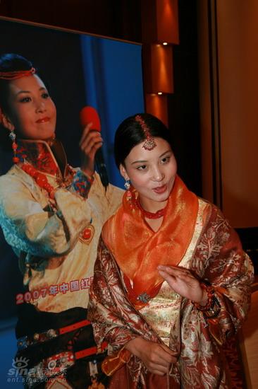 图文:《红歌会》研讨会--藏族选手曲措