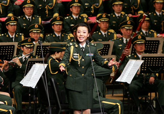 潘军独唱音乐会举行 以歌为媒献礼十七大(组图)