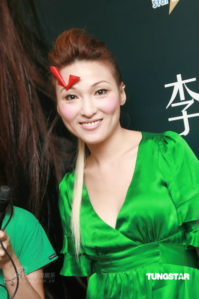 组图李蕙敏时隔六年发新碟化3d妆扮作大礼包