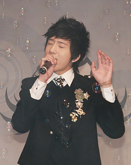 嘉:bobo组合首张ep上市--深情演唱新歌