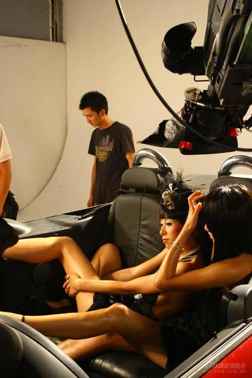 组图王麟最新mv大胆奔放跑车中玩裸露断背