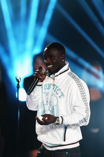 组图世界音乐奖颁奖举行akon开心捧得三奖