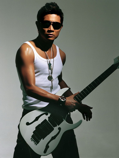 组图罗中旭性感裸胸写真曝光古铜色肌肤迷人