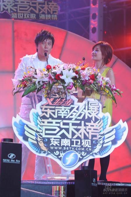 2007东南劲爆音乐榜颁奖礼专题 正文  新浪音乐讯 由东南卫视主办的"