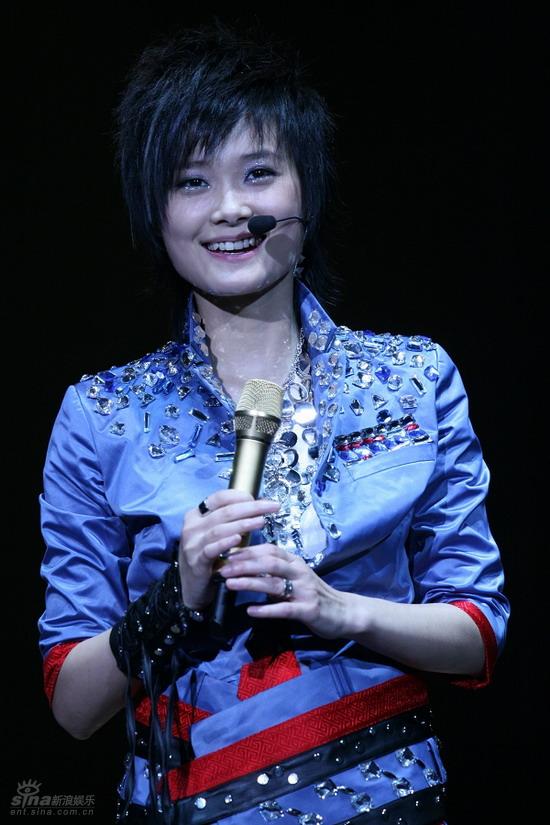 图文:李宇春成都演唱会--银光闪闪