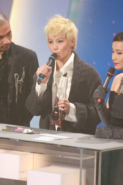 何韵诗《木纹》获颁金曲奖发表感言