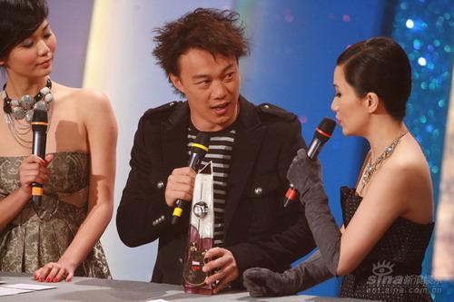 陈奕迅《富士山下》获奖