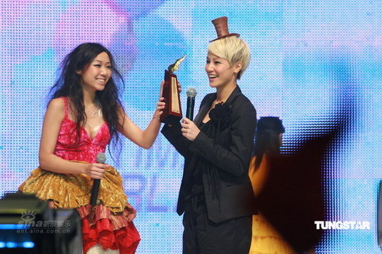 叱咤歌曲第五位：何韵诗《木纹》获奖