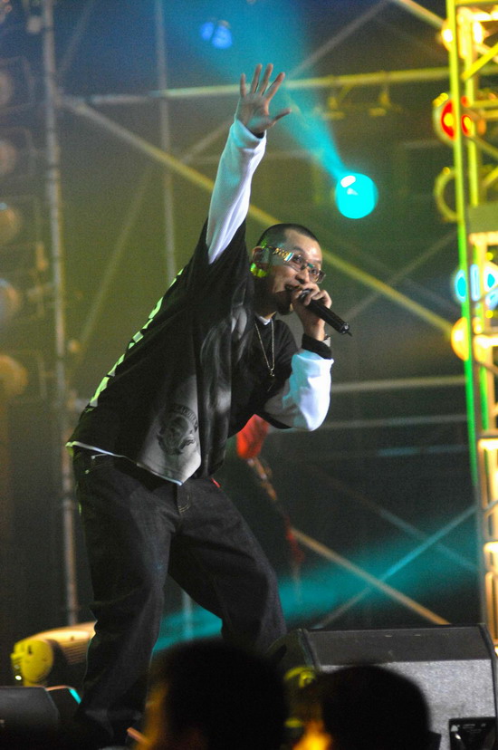 张震岳内地首唱《我爱台妹》