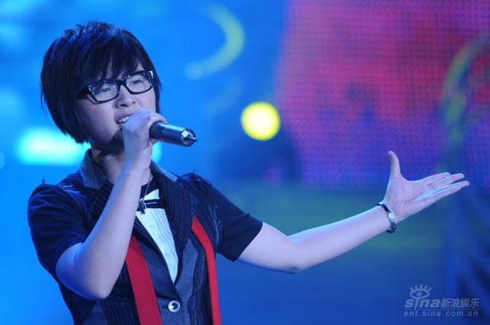 周笔畅献唱《浏阳河2008》 歌声动听