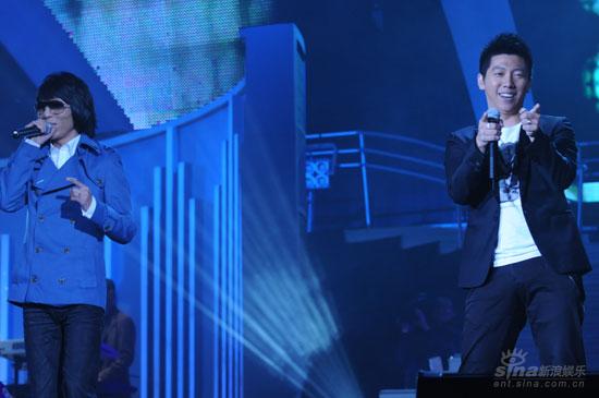 羽泉组合献唱经典歌曲《最美》