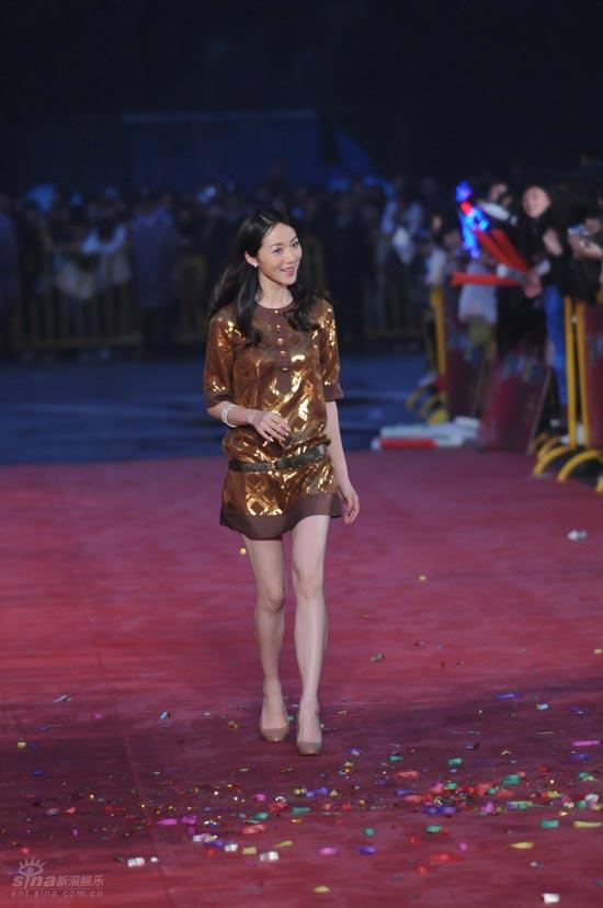 韩雪高贵金裙走红毯