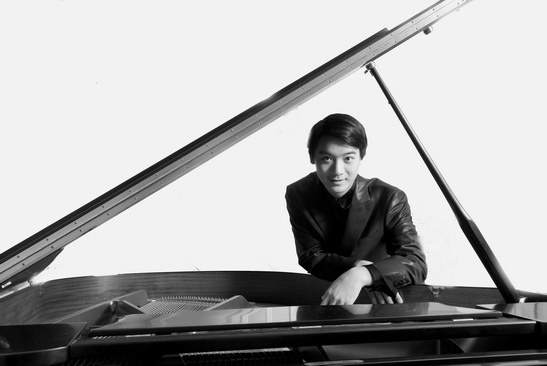 钢琴家孟雨晴