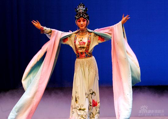 丁晓君表演京剧选段《天女散花》