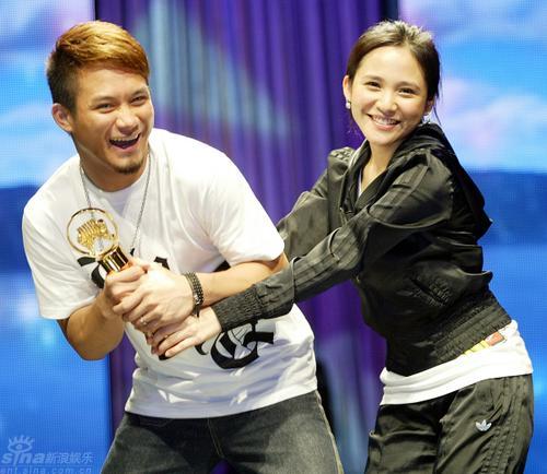 梁文音吴忠明争夺奖杯