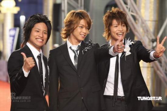 来自杰尼斯的极道鲜师三人组登上红地毯