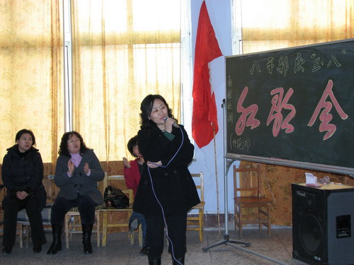 民间掀起红歌会热潮