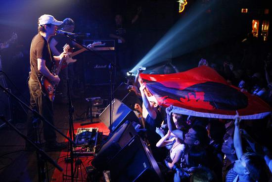 奥运会闭幕前一天,崔健在北京著名的新豪运酒吧举办了一场小型的演出