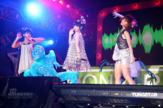 S.H.E台北举办新歌演唱会