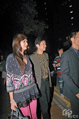 潘迪生与妻子到意大利餐厅吃饭