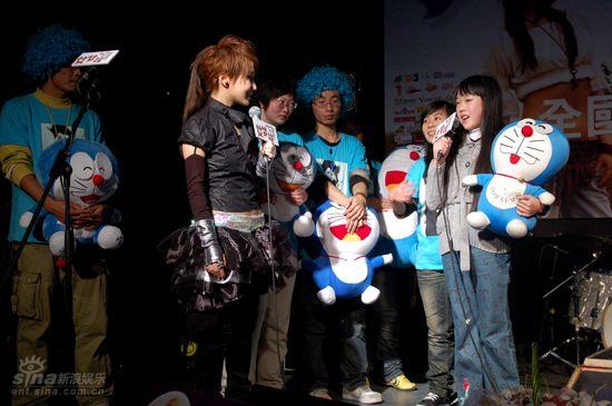 艾梦萌首张专辑发行 现场演唱获谢天笑称赞