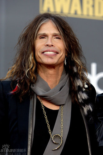 史密斯飞船乐队主唱红毯搞个性排场