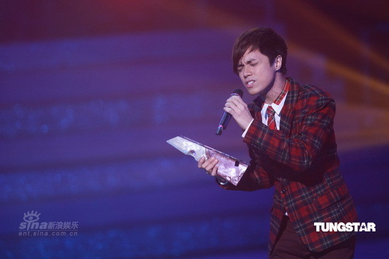 张敬轩《吻得太逼真》获金曲奖