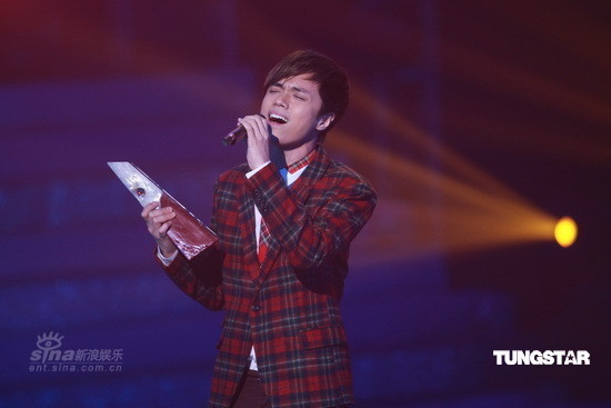 张敬轩《吻得太逼真》获金曲奖