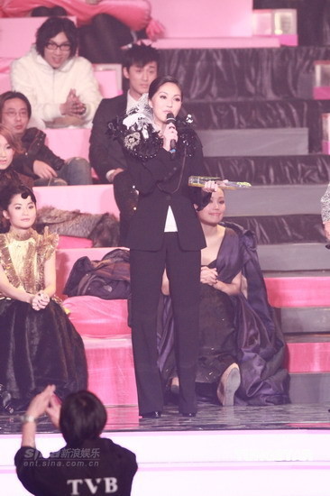 杨千嬅《捞月亮的人》获金曲奖