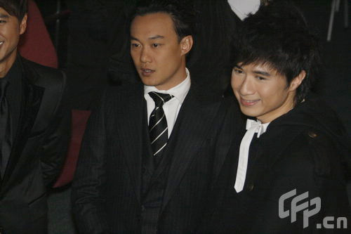 陈奕迅和古巨基在后台