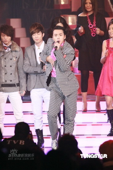 陈伟霆现场演唱