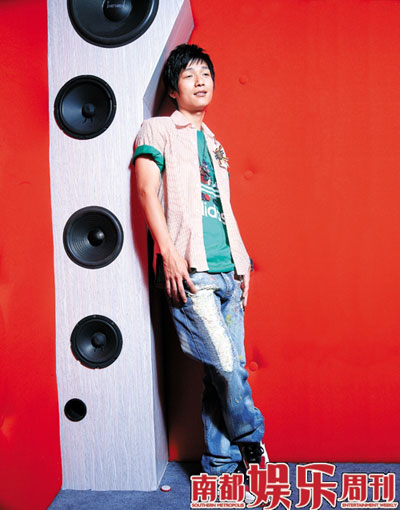 陈楚生自“快男”爆红之后，和其他选秀明星一样经历了半红不红的星途道路，这是他的个人之囧，还是因为选秀制度导致选秀艺人天生不足的体制缺陷—集体之囧？