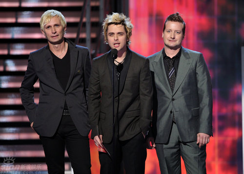 绿日乐队(Green Day)登台颁奖