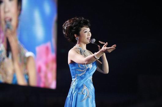 李丹阳湖南献唱 《美丽人间》唱出桃花源(组图)