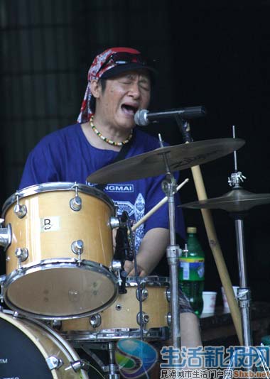 小刀打鼓，造型很酷