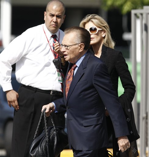 图文:著名主持人larry king夫妇悼念杰克逊