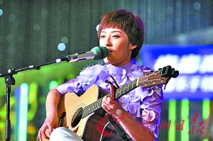 曾轶可走音、忘词、笑场，但都不能阻挡她位列第七，屹立不倒