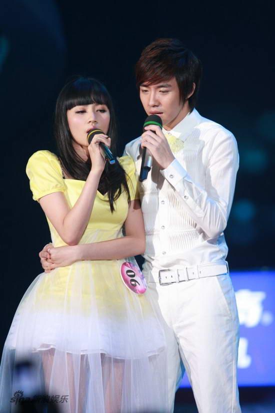 图文:09快女5进4-俞灏明刘惜君玩浪漫