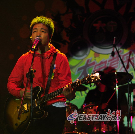 许巍带领全场进入他的音乐世界