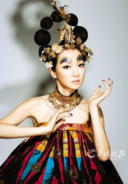 　萨顶顶造型神秘