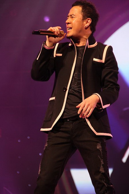 杨坤表演《站台》